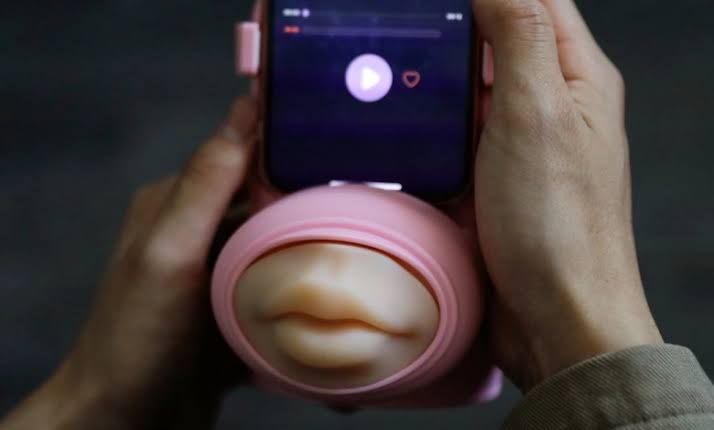 Chinese startup invents long-distance kissing machine to combat loneliness